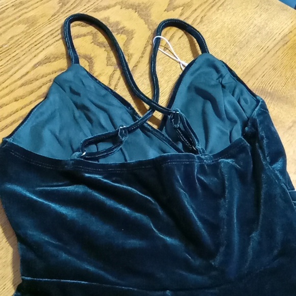 HALARA DRESS Womens EXTRA SMALL XS GREEN VELVET Flare New Party Club - Picture 6 of 7